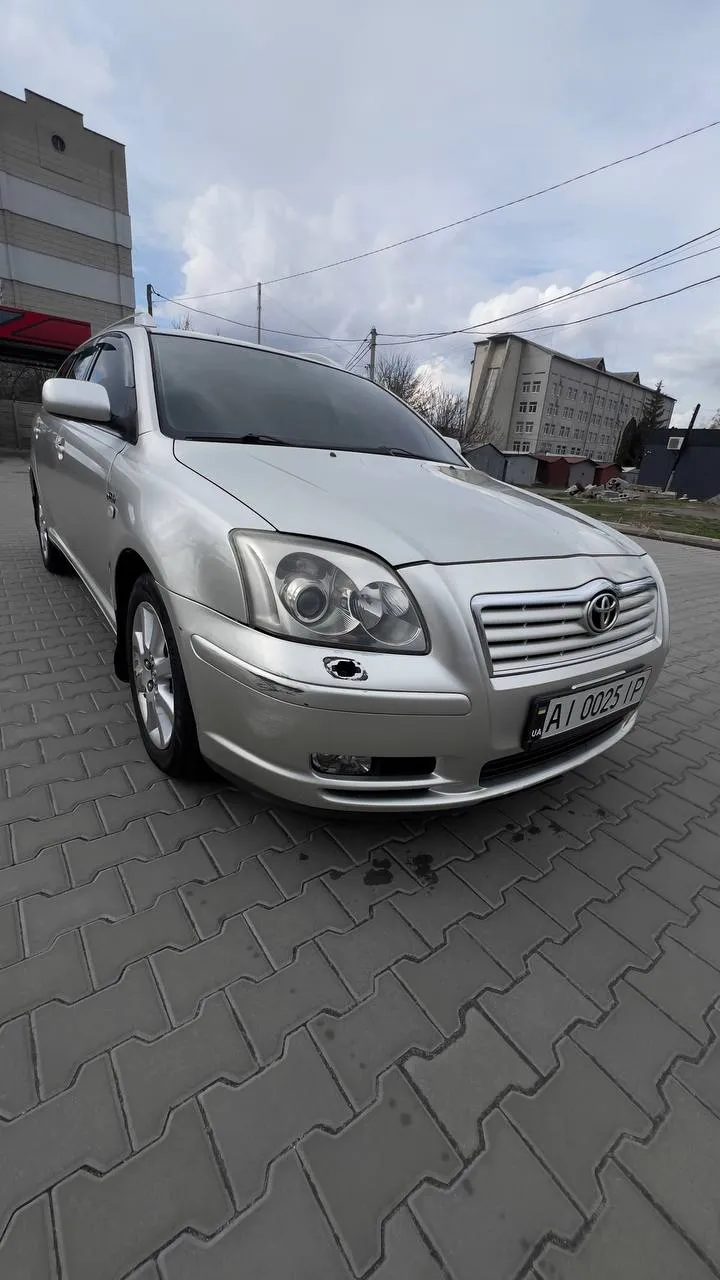 Toyota Avensis - фото 2