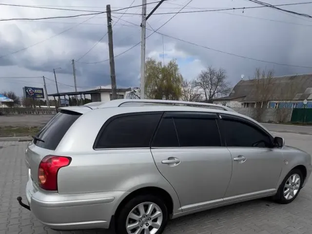 Toyota Avensis - фото 5