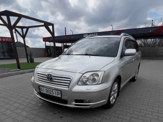 Toyota Avensis - фото 1