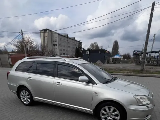 Toyota Avensis - фото 4