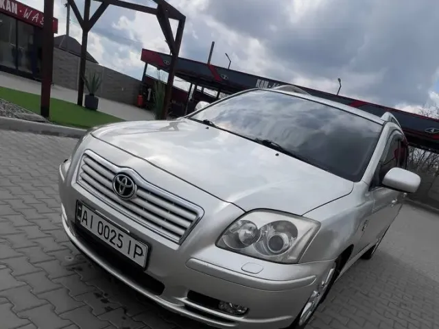 Toyota Avensis - фото 3