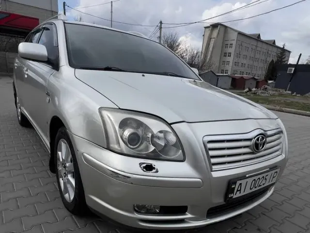 Toyota Avensis - фото 2