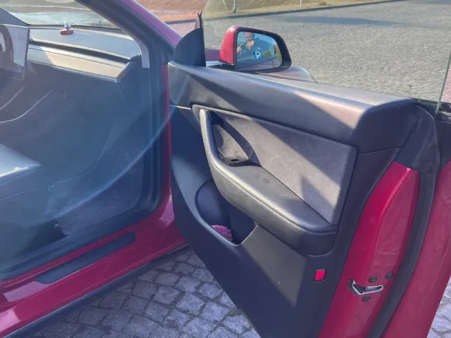 Tesla Model Y - фото 3