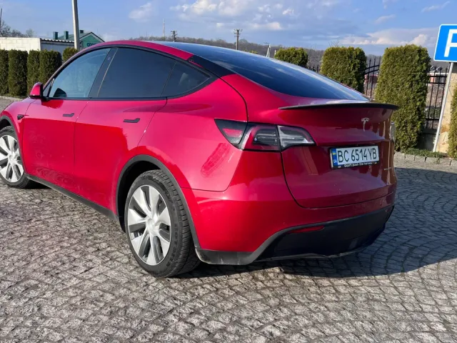 Tesla Model Y - фото 1
