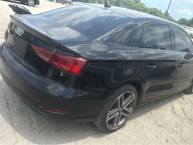 Audi A3 - фото 4