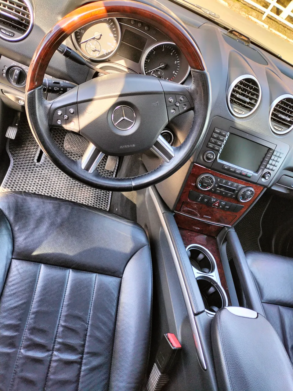 Mercedes-Benz M-Класс - фото 16