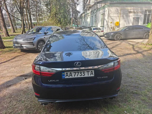 Lexus ES - фото 4
