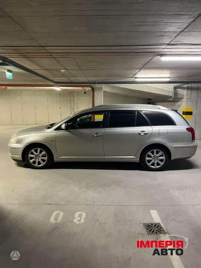 Toyota Avensis - фото 5