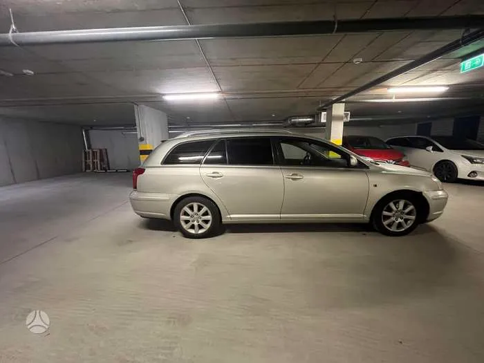 Toyota Avensis - фото 4