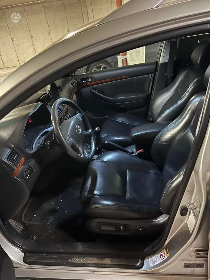 Toyota Avensis - фото 9