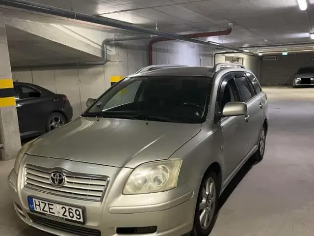 Toyota Avensis - фото 1