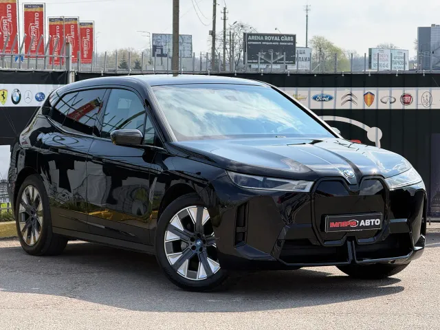 BMW iX - фото 1