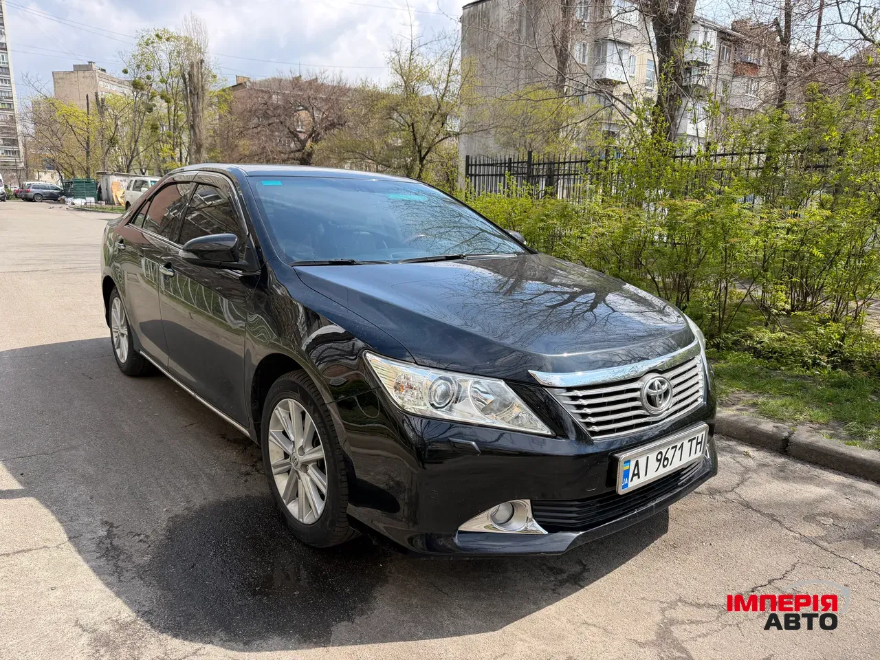 Toyota Camry - фото 2