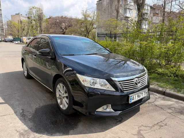 Toyota Camry - фото 2