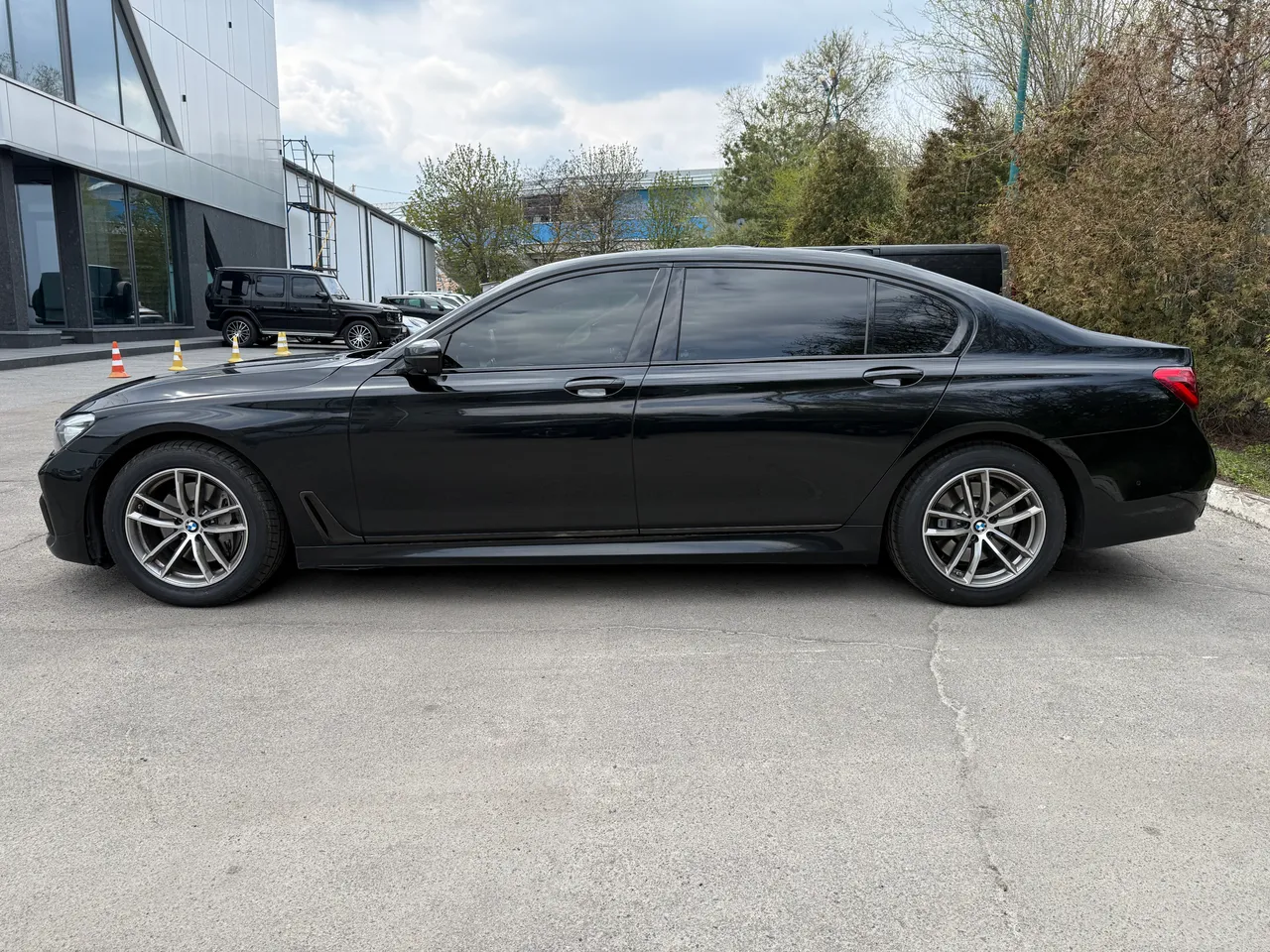 BMW 7 серії - фото 8