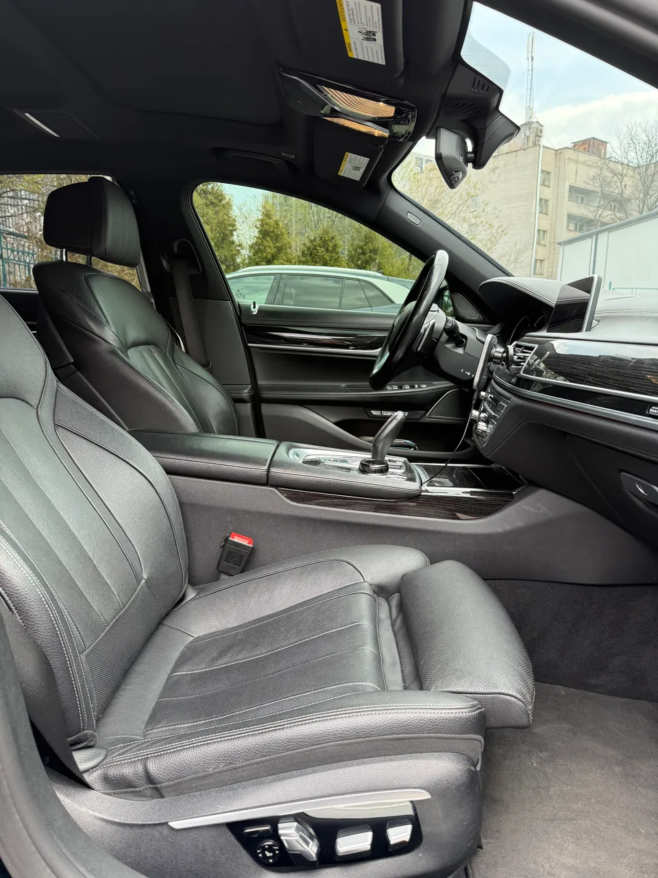 BMW 7 серії - фото 12