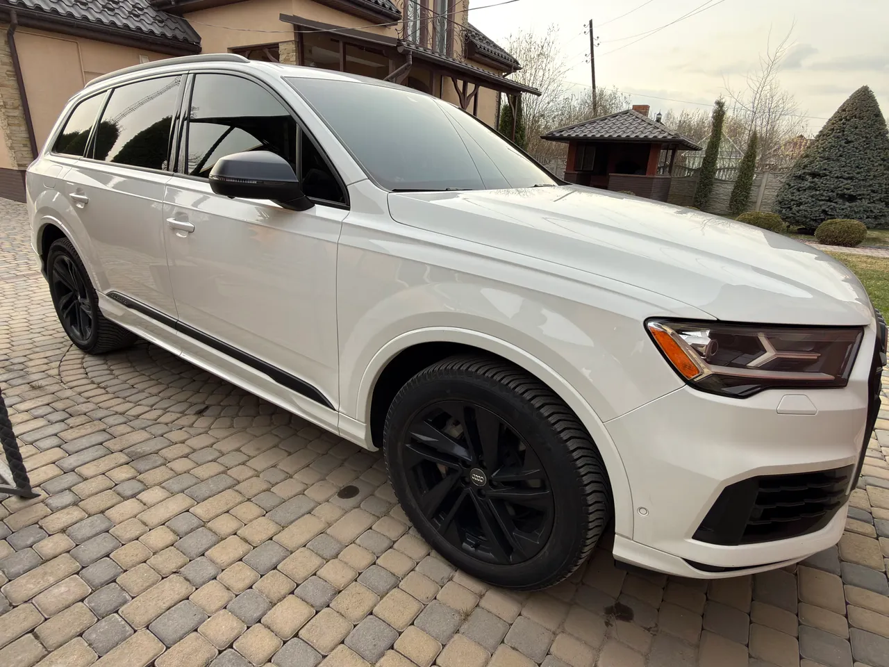 Audi Q7 - фото 12