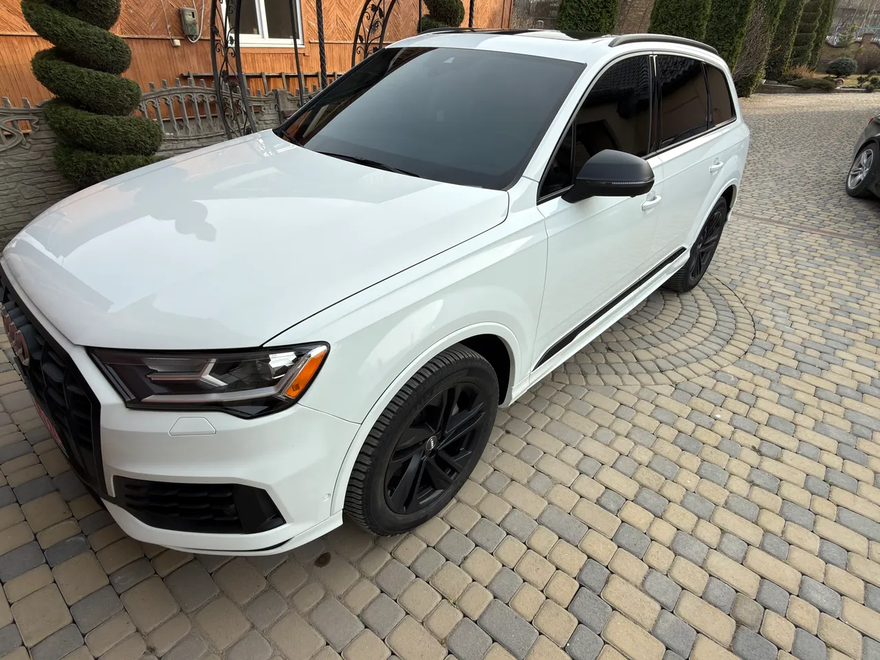 Audi Q7 - фото 11