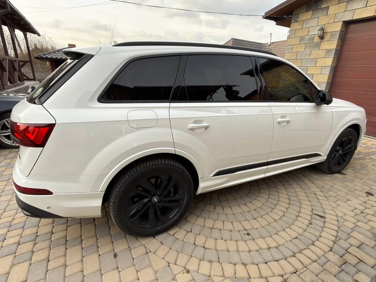 Audi Q7 - фото 13