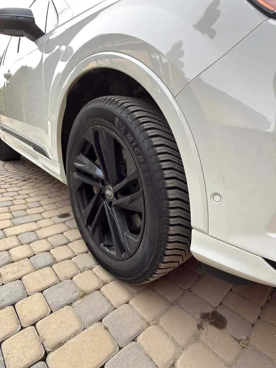 Audi Q7 - фото 9