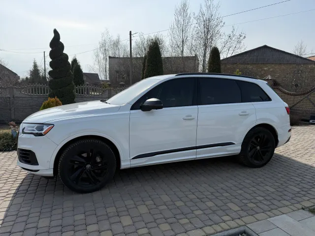 Audi Q7 - фото 1