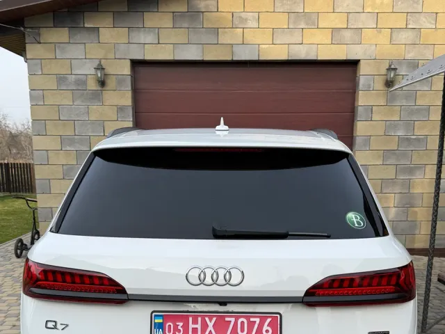 Audi Q7 - фото 3