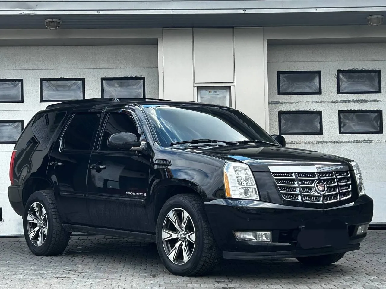 Cadillac Escalade - фото 1