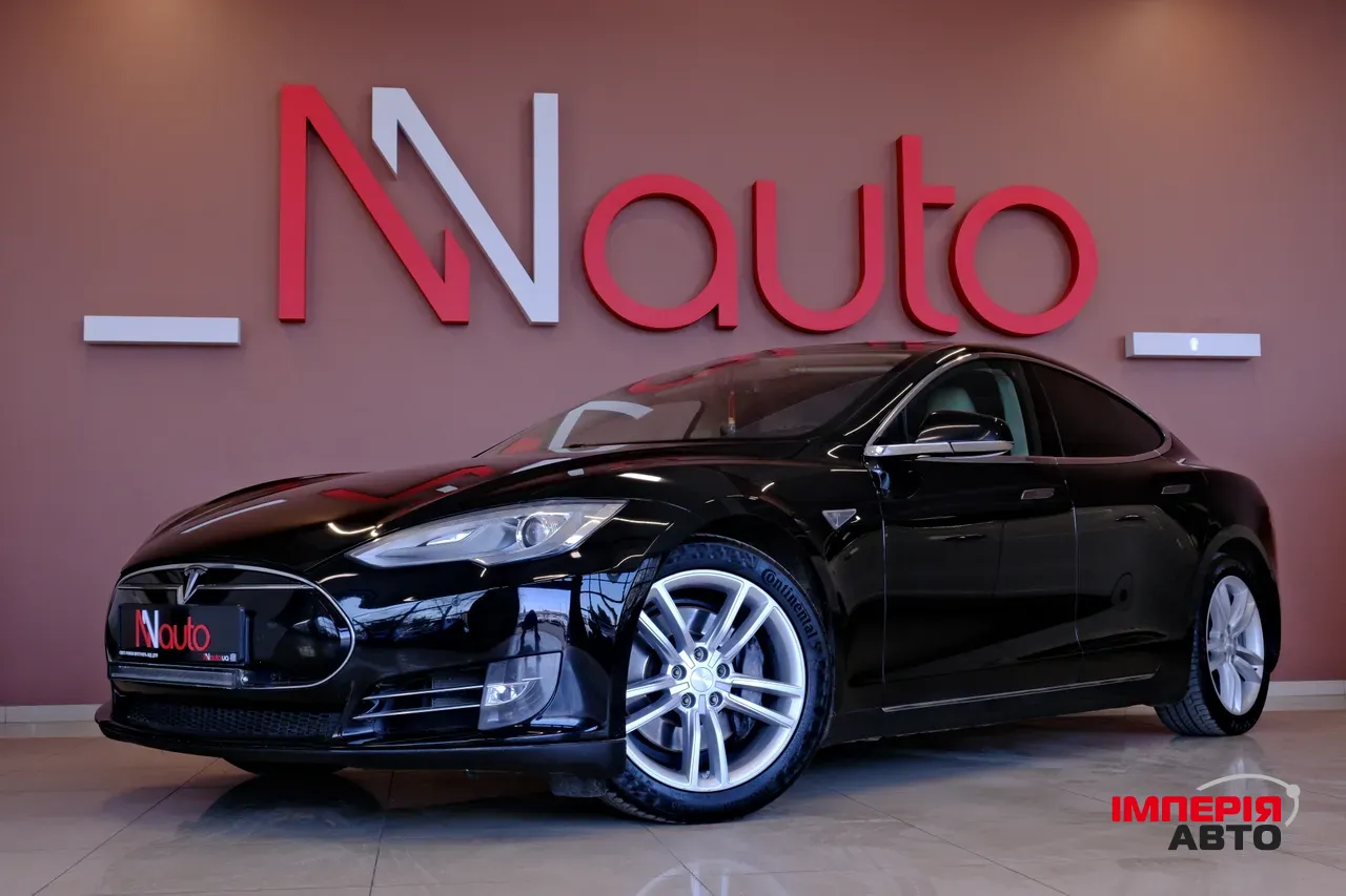 Tesla Model S - фото 1