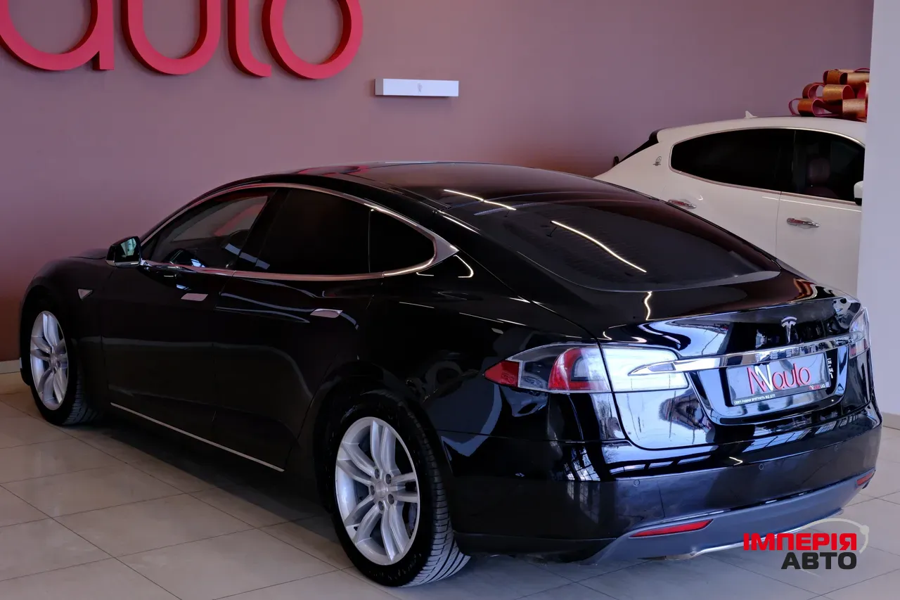 Tesla Model S - фото 5