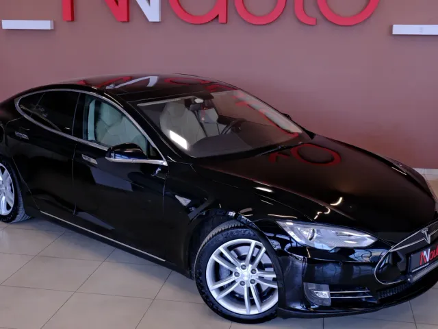 Tesla Model S - фото 4