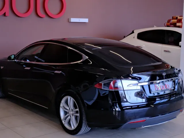 Tesla Model S - фото 5