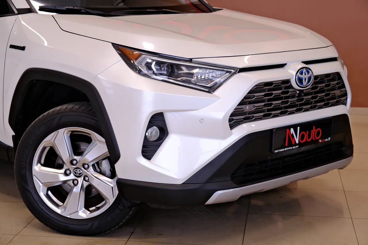 Toyota RAV4 - фото 3
