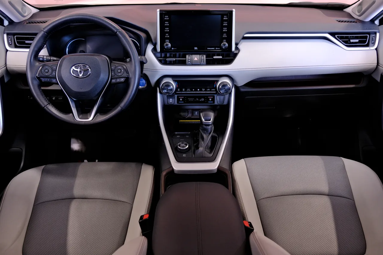 Toyota RAV4 - фото 7