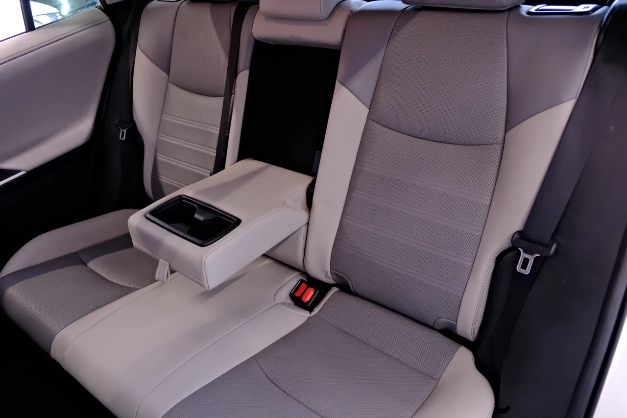 Toyota RAV4 - фото 9