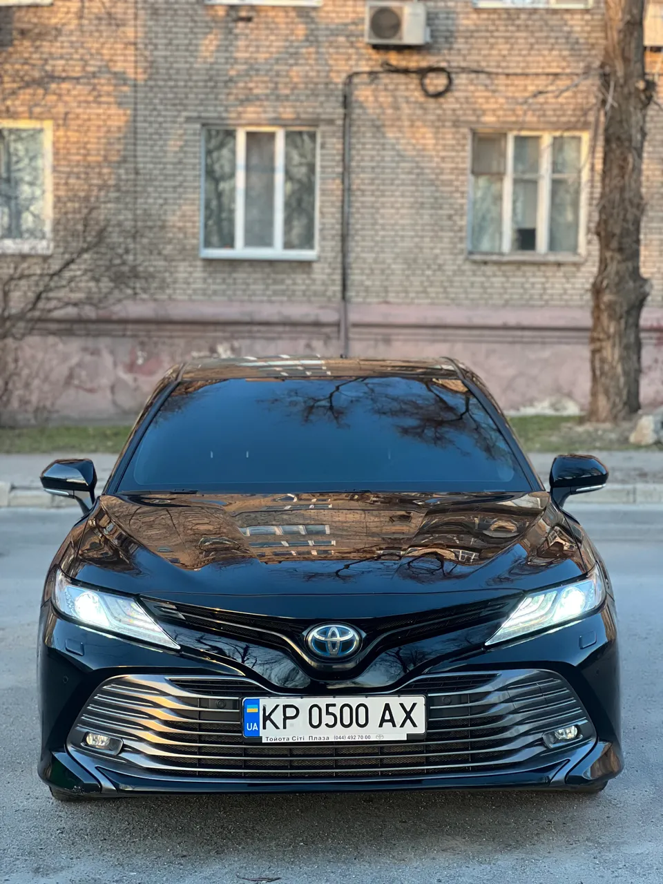 Toyota Camry - фото 1