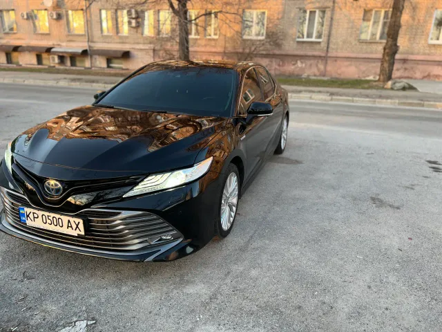 Toyota Camry - фото 2