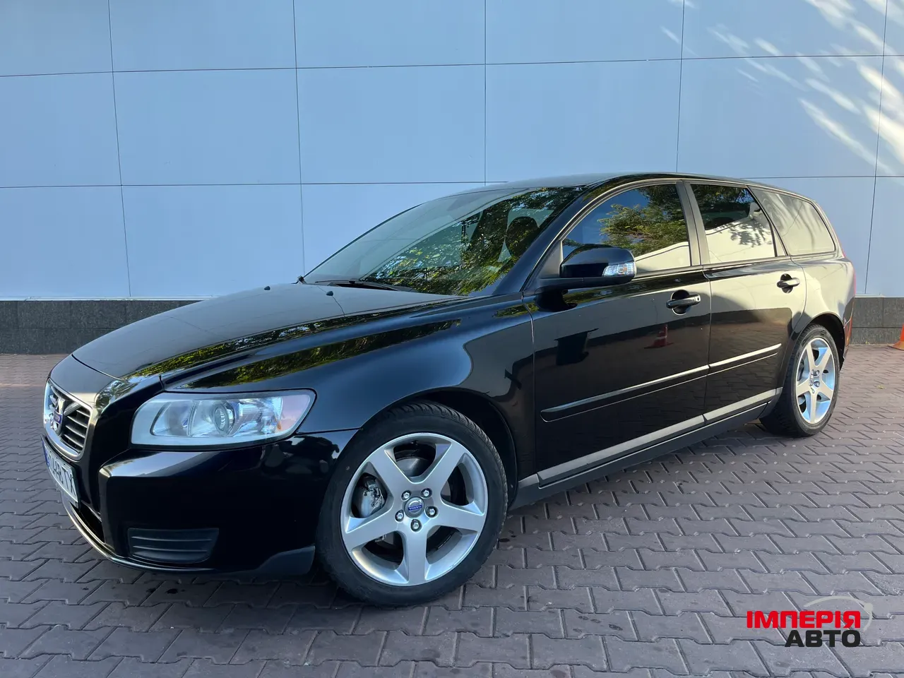 Volvo V50 - фото 1