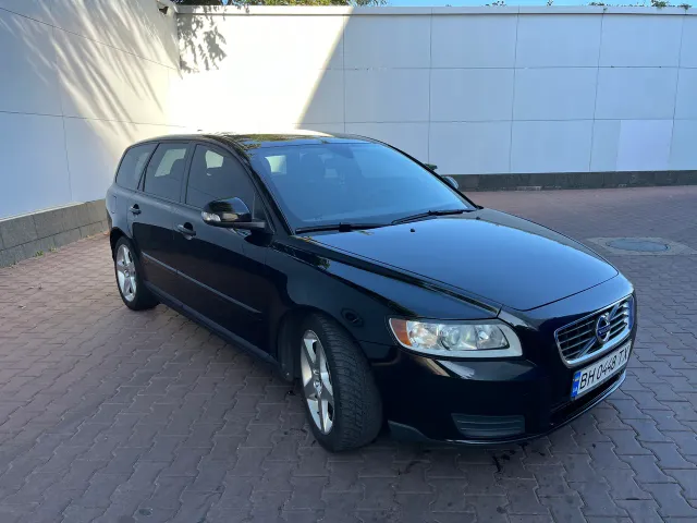 Volvo V50 - фото 1