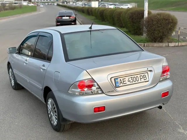 Mitsubishi Lancer - фото 4