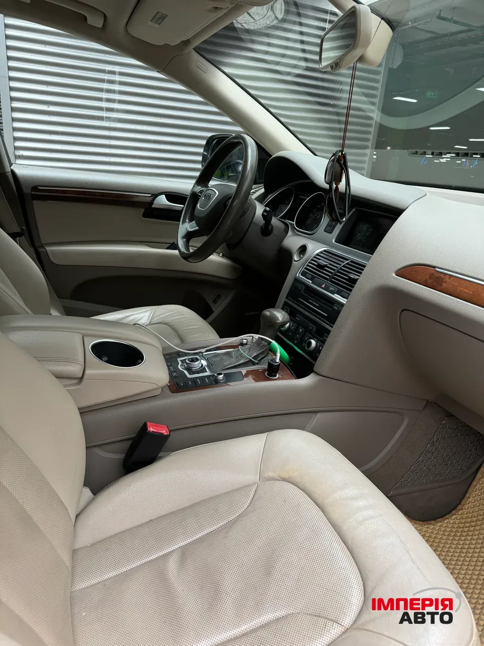 Audi Q7 - фото 14