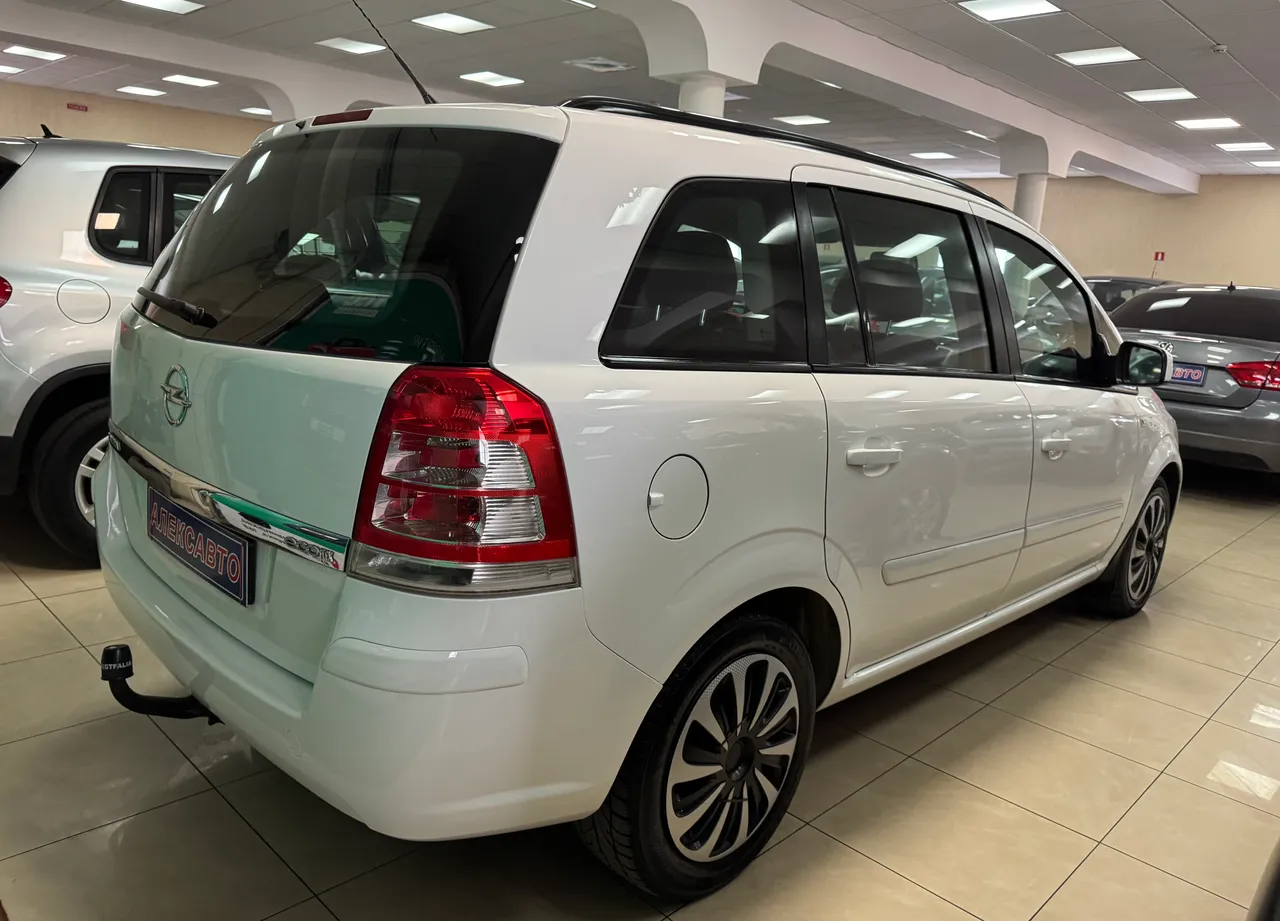 Opel Zafira - фото 4