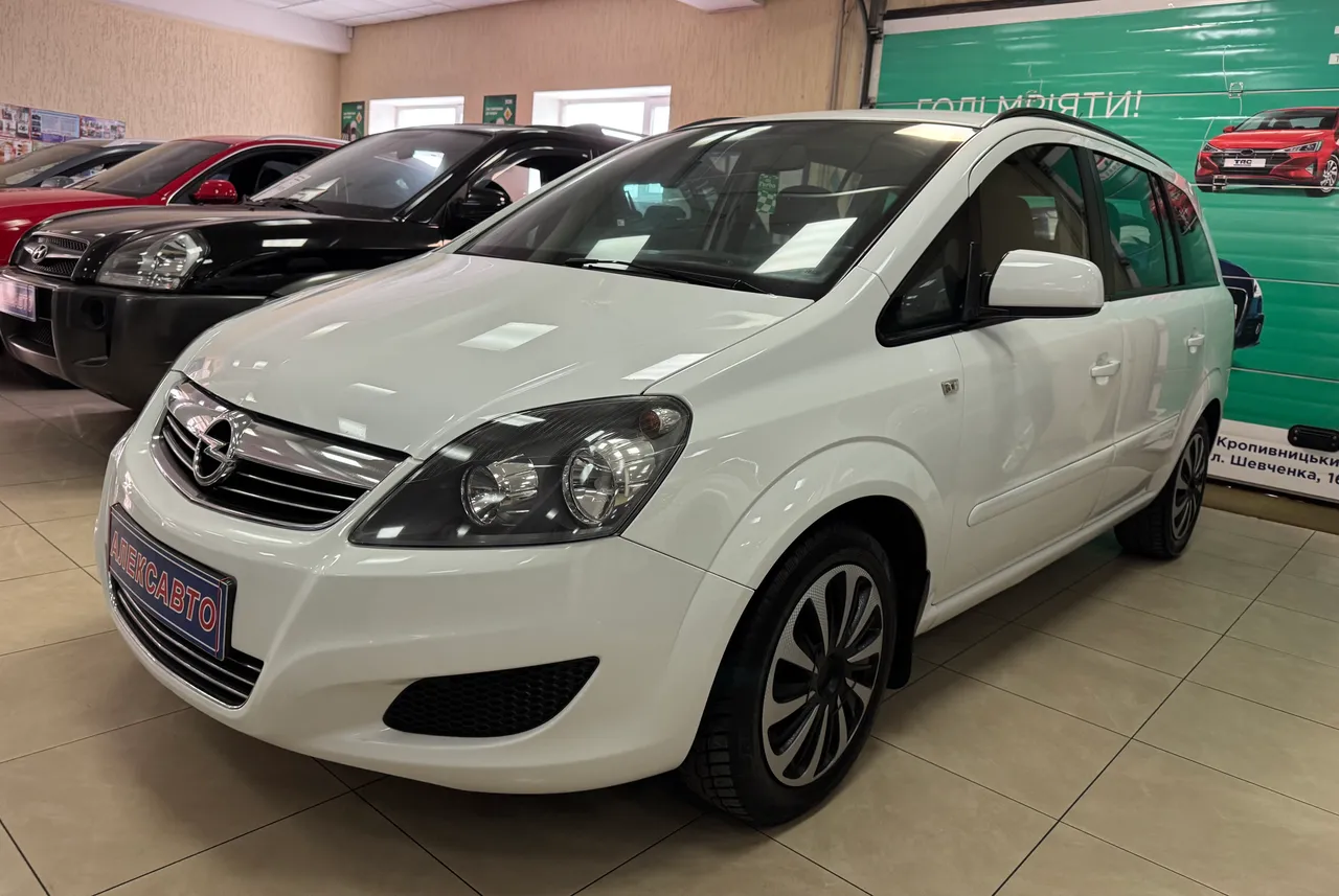 Opel Zafira - фото 1