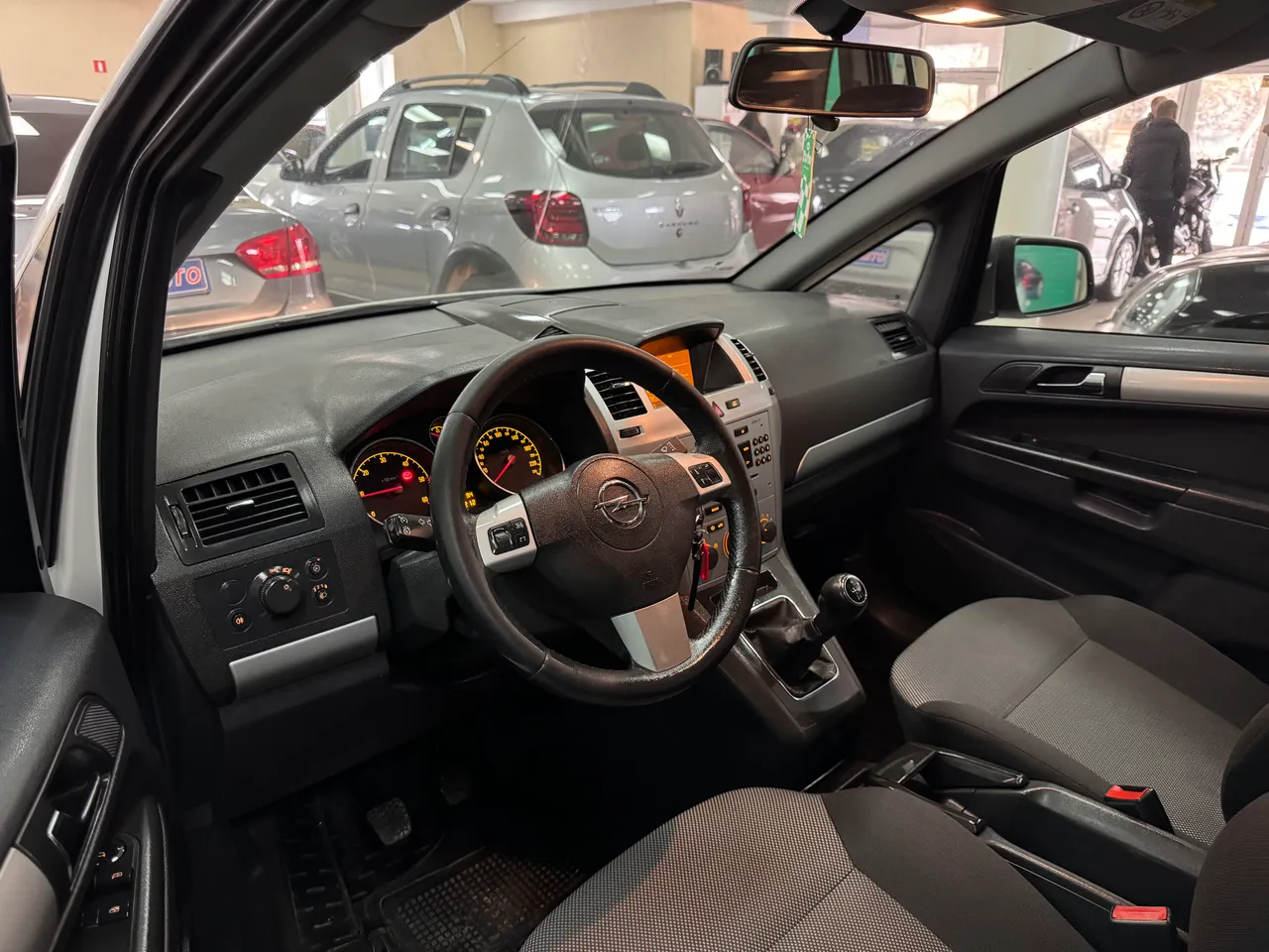 Opel Zafira - фото 9