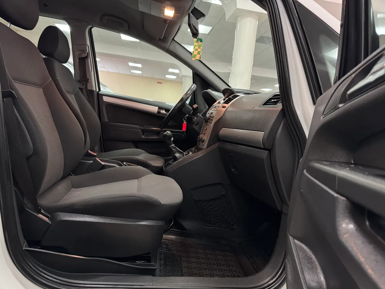 Opel Zafira - фото 7