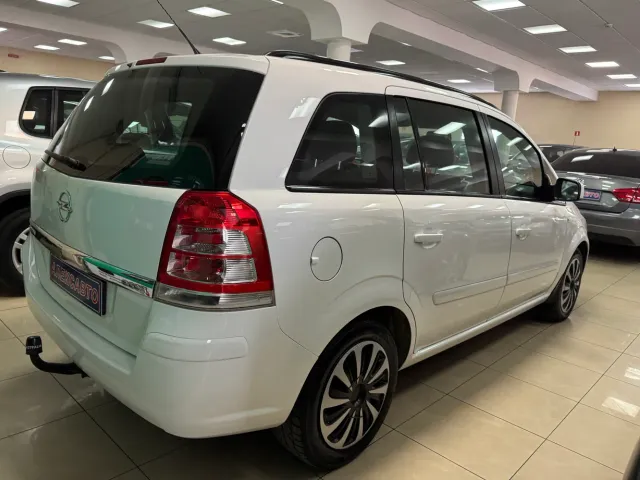 Opel Zafira - фото 4