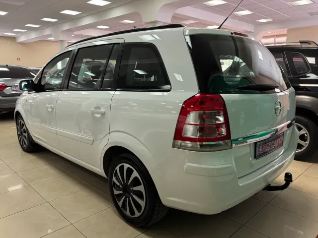 Opel Zafira - фото 2