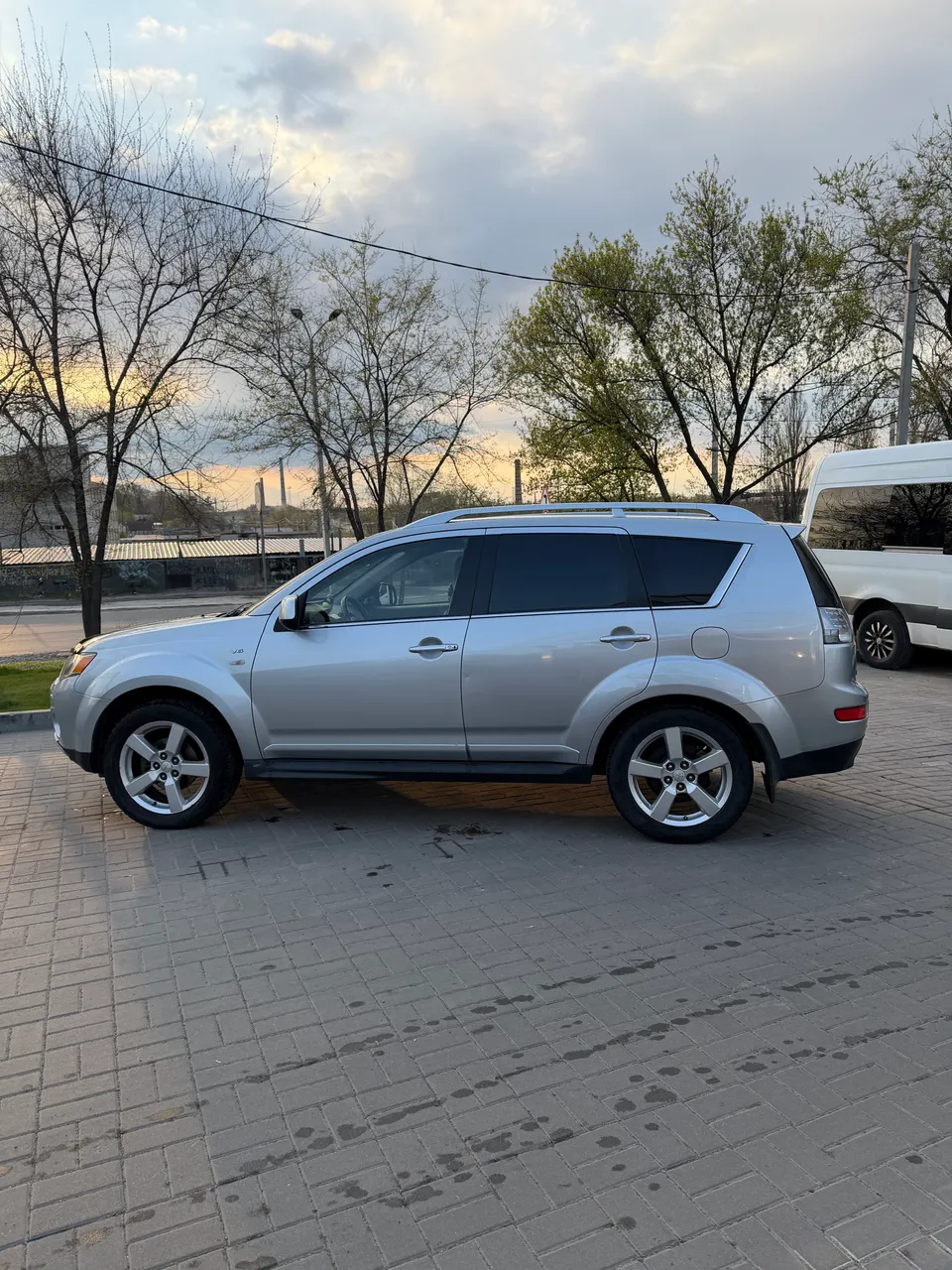 Mitsubishi Outlander - фото 5