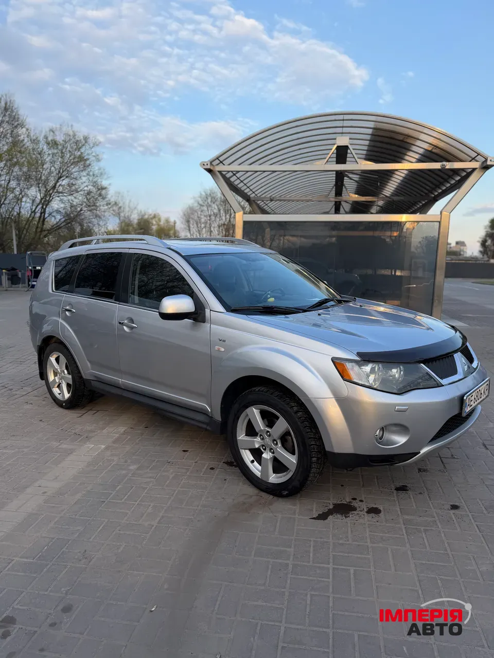 Mitsubishi Outlander - фото 1