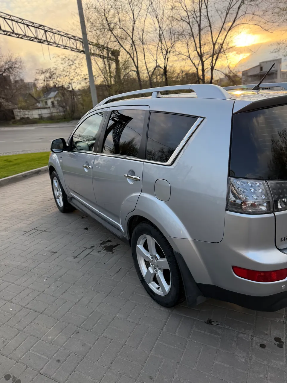 Mitsubishi Outlander - фото 4