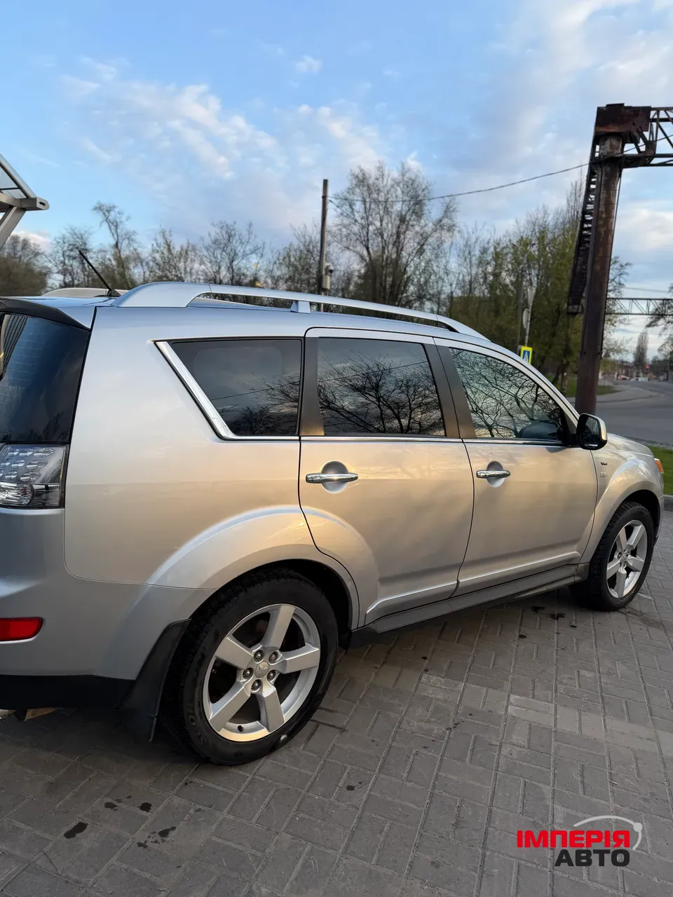 Mitsubishi Outlander - фото 3